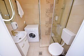 Tres Chic Studio - Victoria Avenue