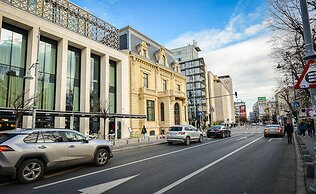 Tres Chic Studio - Victoria Avenue