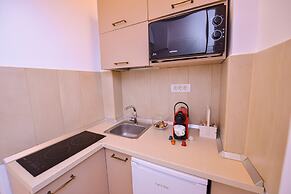 Tres Chic Studio - Victoria Avenue