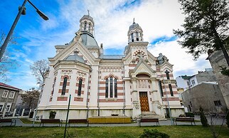 Tres Chic Studio - Victoria Avenue