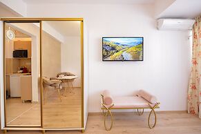 Tres Chic Studio - Victoria Avenue