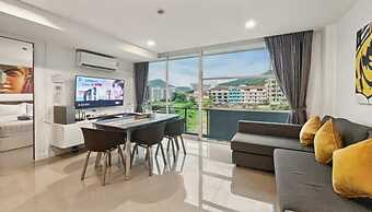 Kris - Modern Spacious 2 Bedroom Condo With Pool