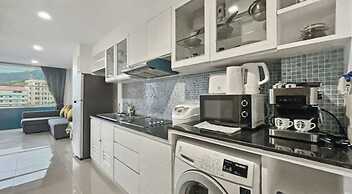 Kris - Modern Spacious 2 Bedroom Condo With Pool