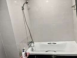 Kris - Modern Spacious 2 Bedroom Condo With Pool