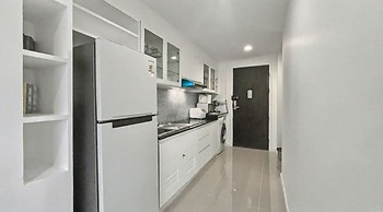 Kris - Modern Spacious 2 Bedroom Condo With Pool