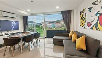 Kris - Modern Spacious 2 Bedroom Condo With Pool