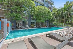 Kris - Modern Spacious 2 Bedroom Condo With Pool