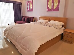 Spacious 3rd Floor Studio at Baan Suan Lalana