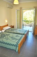 Yannis - Holiday Apartments on Agios Gordios Beach in Corfu