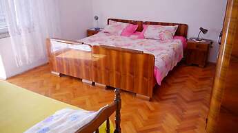 Cozy Apartment With sea View and one Bedroom