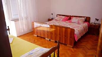 Cozy Apartment With sea View and one Bedroom