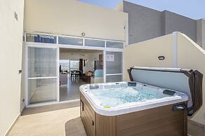 Summer Breeze Penthouse With Hot Tub