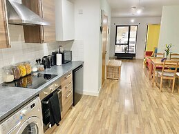 5-bed Townhouse Salford Deep Cleaned