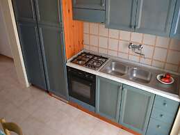 Cosy Apartment Near The Beach With Balcony - Pets Allowed