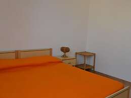 Cosy Apartment Near The Beach With Balcony - Pets Allowed