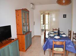 Cosy Apartment Near The Beach With Balcony - Pets Allowed