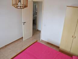 Cosy Apartment Near The Beach With Balcony - Pets Allowed