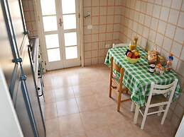 Cosy Apartment Near The Beach With Balcony - Pets Allowed