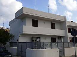 Cosy Apartment Near The Beach With Balcony - Pets Allowed