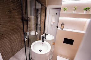 Sakura - One Bedroom Apartment - Next to Victoria Avenue and Cismigiu 