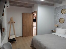 Villa Splantzia-heated Pool-garden-2 min Chania Port