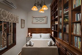 Villa Splantzia-heated Pool-garden-2 min Chania Port