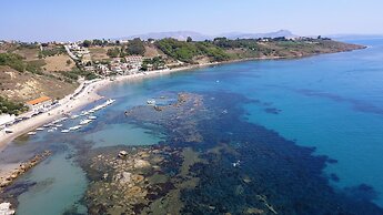 Sea Front Apartment 5 Beds With Balcony 250 Meters From the Beach