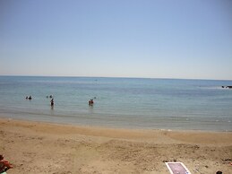 Sea Front Apartment 5 Beds With Balcony 250 Meters From the Beach