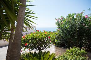 Sea Front Apartment 5 Beds With Balcony 250 Meters From the Beach