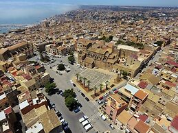 Sea Front Apartment 5 Beds With Balcony 250 Meters From the Beach