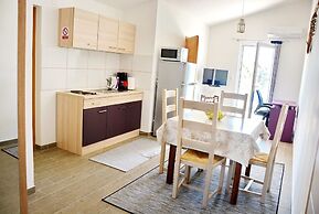 Charming Apartment in Vrsi Mulo, Great Place in Dalmatia for Family Va
