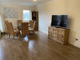 Waterfront House In The Heart Of St Neots