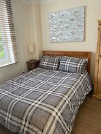 Waterfront House In The Heart Of St Neots