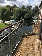 Waterfront House In The Heart Of St Neots