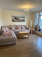 Waterfront House In The Heart Of St Neots
