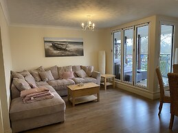 Waterfront House In The Heart Of St Neots