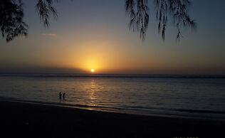 Lovely Apartment in Flic en Flac, Close to the Lovely Beach and all Am