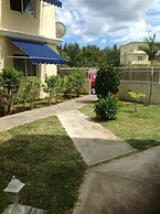 Lovely Apartment in Flic en Flac, Close to the Lovely Beach and all Am