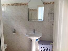 Lovely Apartment in Flic en Flac, Close to the Lovely Beach and all Am