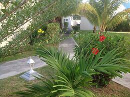 Lovely Apartment in Flic en Flac, Close to the Lovely Beach and all Am