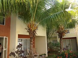 Lovely Apartment in Flic en Flac, Close to the Lovely Beach and all Am