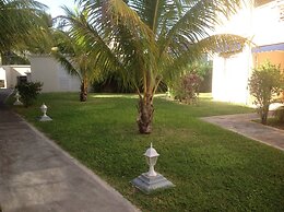 Lovely Apartment in Flic en Flac, Close to the Lovely Beach and all Am