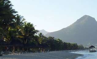 Lovely Apartment in Flic en Flac, Close to the Lovely Beach and all Am