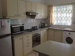 Lovely Apartment in Flic en Flac, Close to the Lovely Beach and all Am