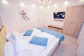 Colors Apartment - Cismigiu Gardens