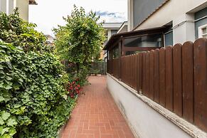 Lambertone Suburban House