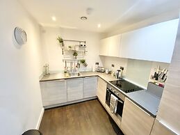 2-bed Apartment Parking Deep Cleaned Professionally