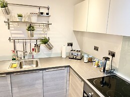 2-bed Apartment Parking Deep Cleaned Professionally