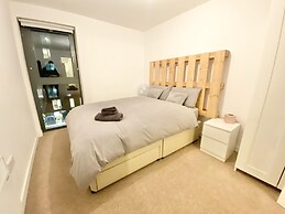 2-bed Apartment Parking Deep Cleaned Professionally