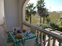 Air-conditioned Apartment Near The Beach With Spacious Balcony & Garde